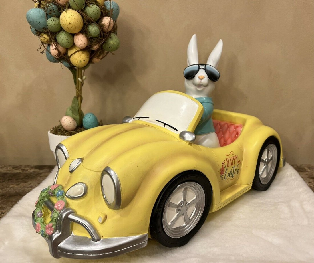 Bunny Eastern rabbit in car yellow figurine miniature (1 of 6)