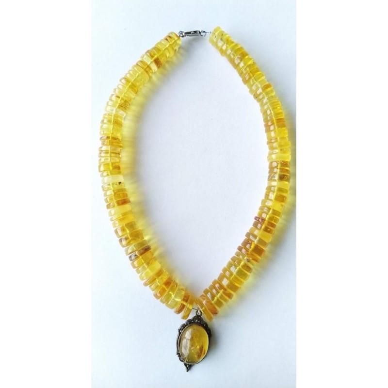 100% Baltic amber vintage necklace with pendant button: Weight: 80 gram (2,82 oz)Beads size: 12-17 mmLength: 440 mmPendant size: 10x22x45Amber size in pendant: 18x25 mm Stone: 100% natural Baltic amberTreatment: n oCondition: as on the photo (please check 