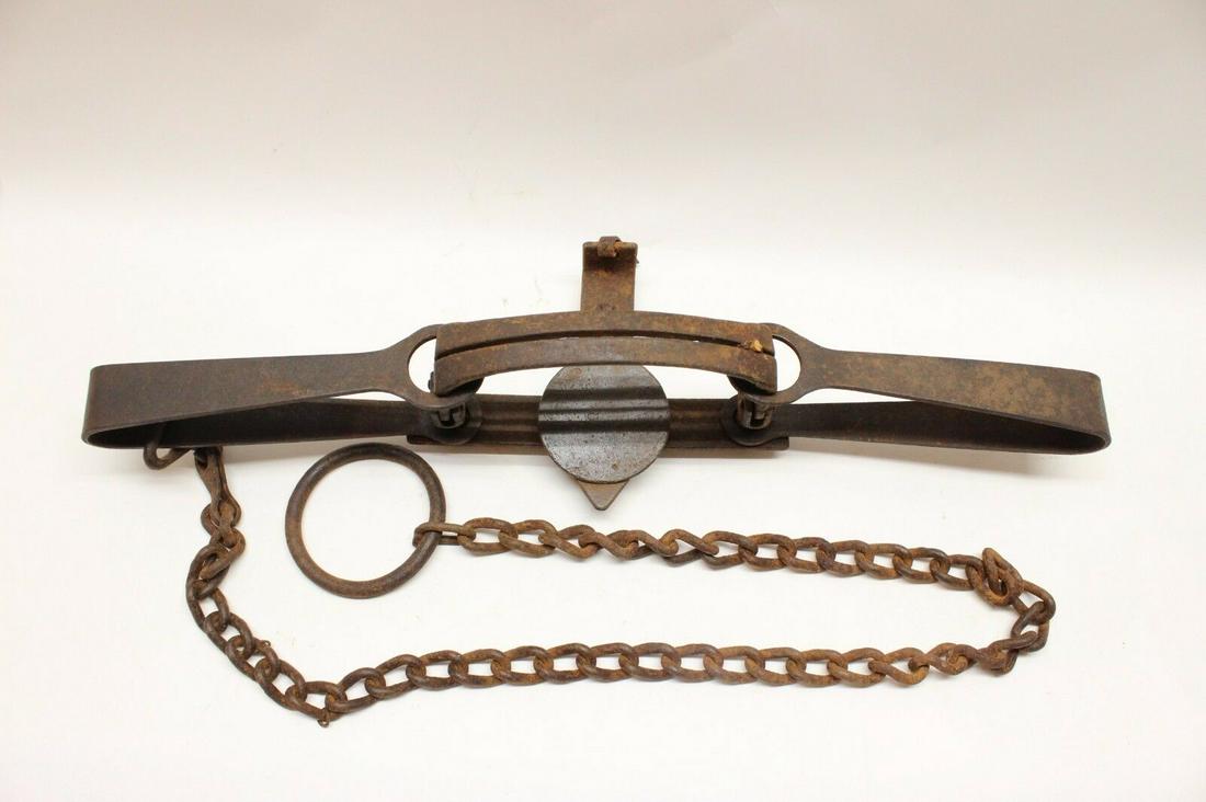 Vintage Newhouse Strong Double Spring Trap Still (1 of 4)