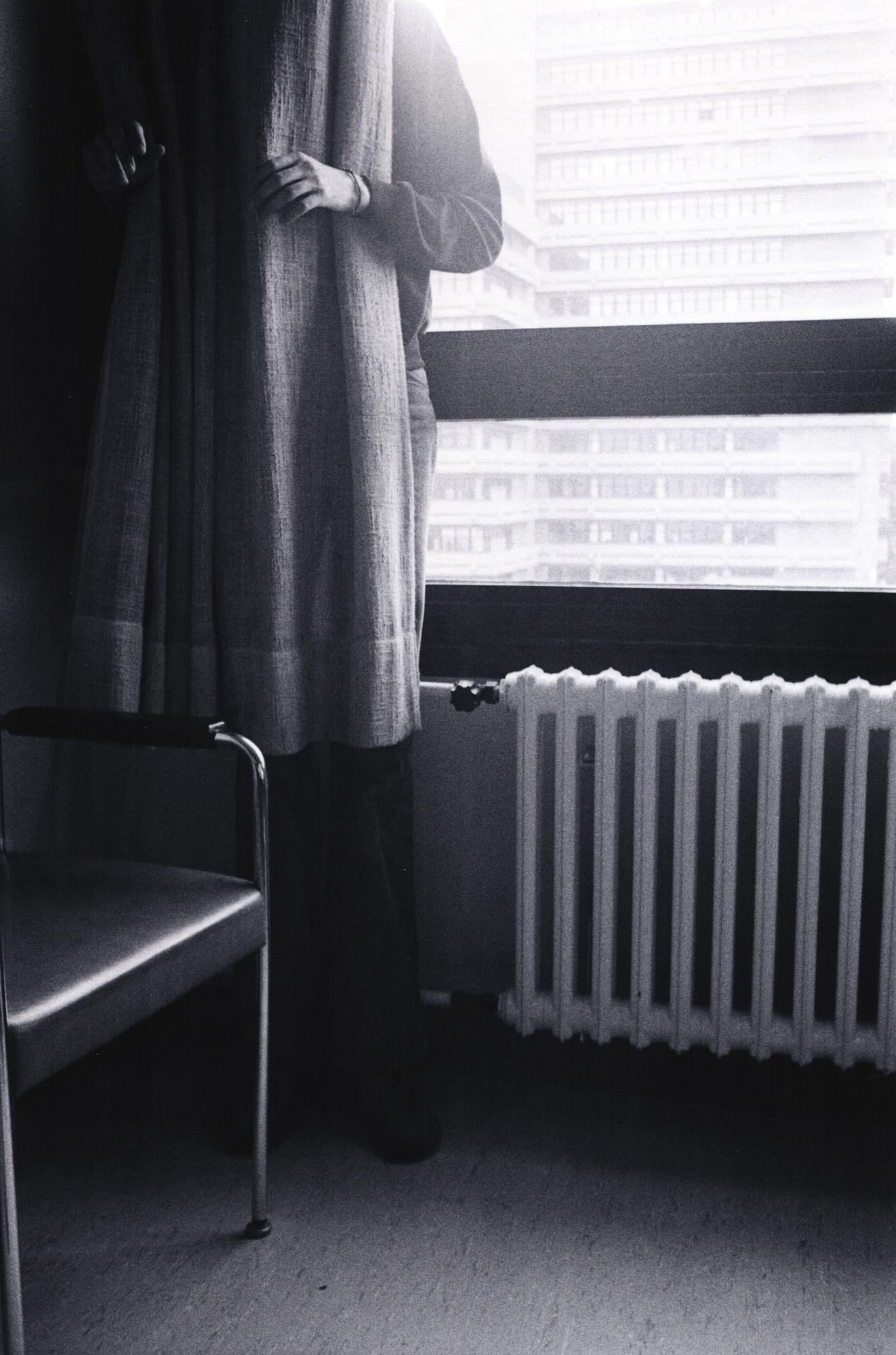 Adler, Gosbert (1956 Essen): Brot, 1982. Pigment print on paper. Signed and dated (printed in 2011) and numbered in pencil on verso, copy 2/5. Image size 27.7 x 18.5 cm, sheet size 29.2 x 21 cm. Adler was a lecturer at the Werkst