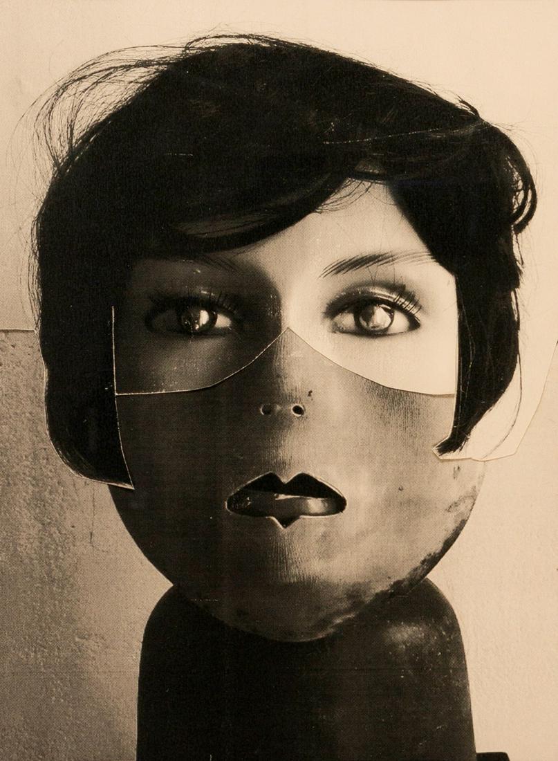 Thomas Zipp (1966 Heppenheim - lebt in Berlin): Rita B. 2011. Papier-Collage. Verso mit Filzstift signiert, betitelt und datiert: Thomas Zipp, Rita B., 2011. Passepartout-Ausschnitt: 23 x 17 cm. Im Kuenstler-Objekt-Rahmen unter Glas gerahmt: 32,5 x