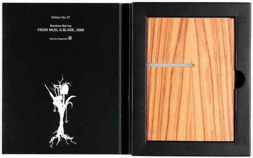 Matthew Barney (1967 San Francisco - lebt in New York): From mud, a Blade. 2006. Postkarte aus Holz und Kunststoff sowie 10 Postkarten aus leichtem Karton in originaler Mappe. Auf dem Einband mit Bleistift signiert und nummeriert sowie typografisch bezeich