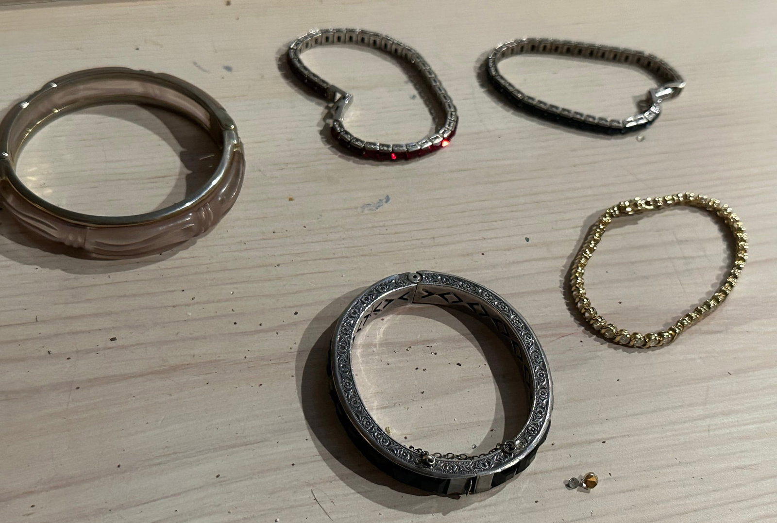 Set of 5 Vintage Fashion Bracelets: Set of 5 Vintage Fashion Bracelets