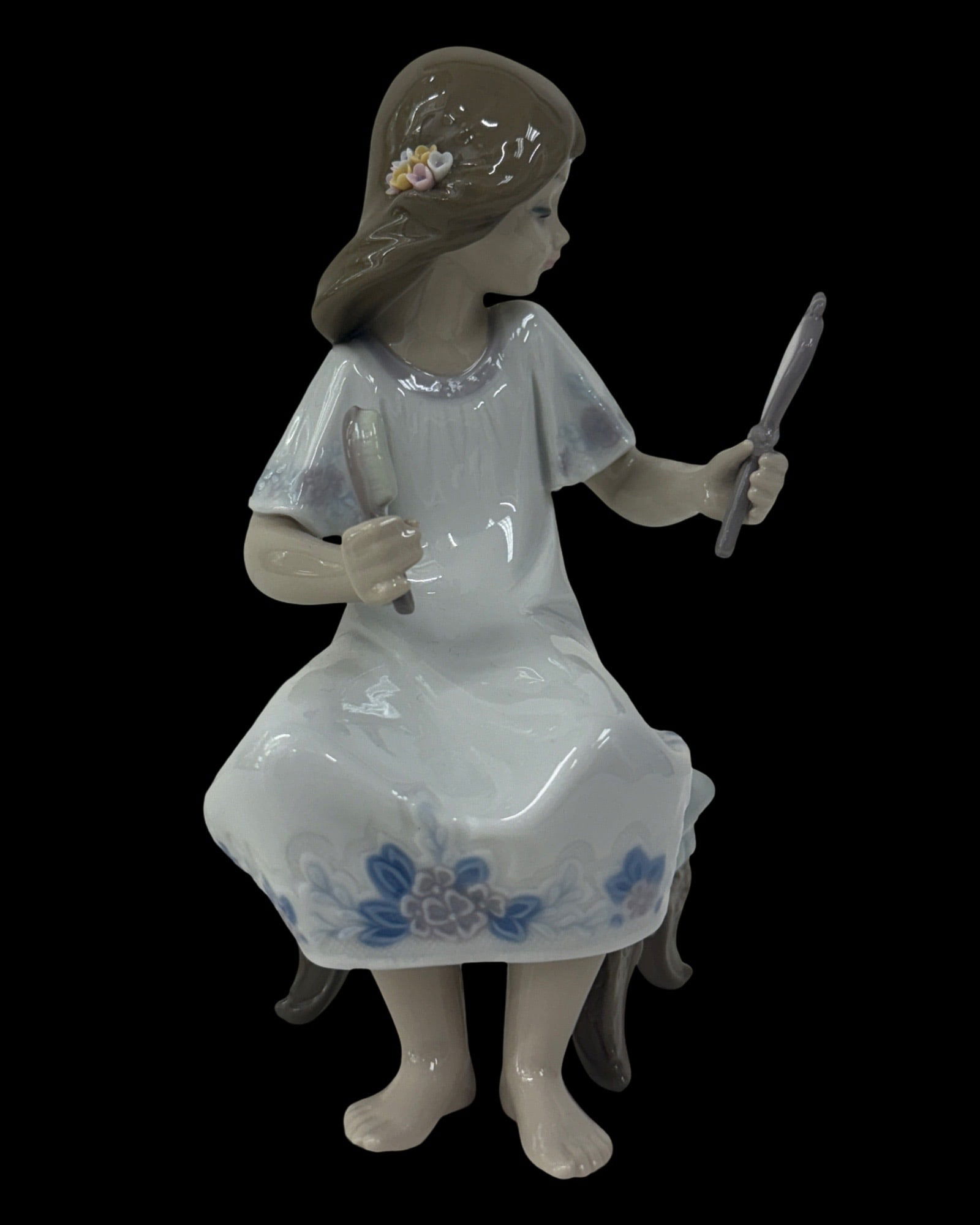 I Feel Pretty 1005678 - Lladro Porcelain Figurine: I Feel Pretty 1005678 - Lladro Porcelain Figurine Glossy finish; Lladro backstamp Measures 7 x 3 x 4 inches.