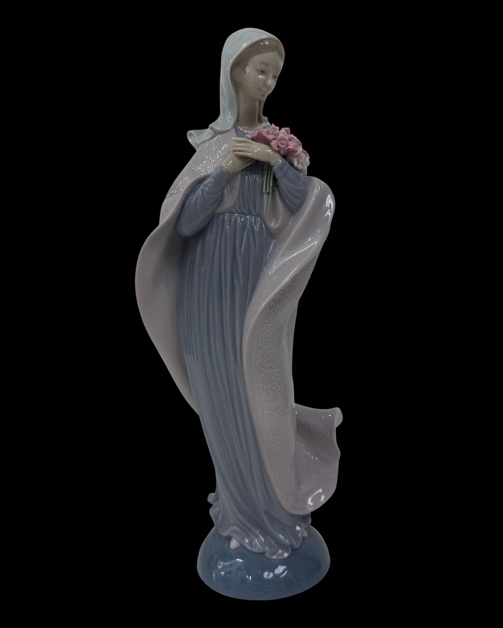 Lladro #5171 Our Lady with Flowers: Lladro #5171 Our Lady with Flowers.nMeasures 13 x 5 x 3 inches.