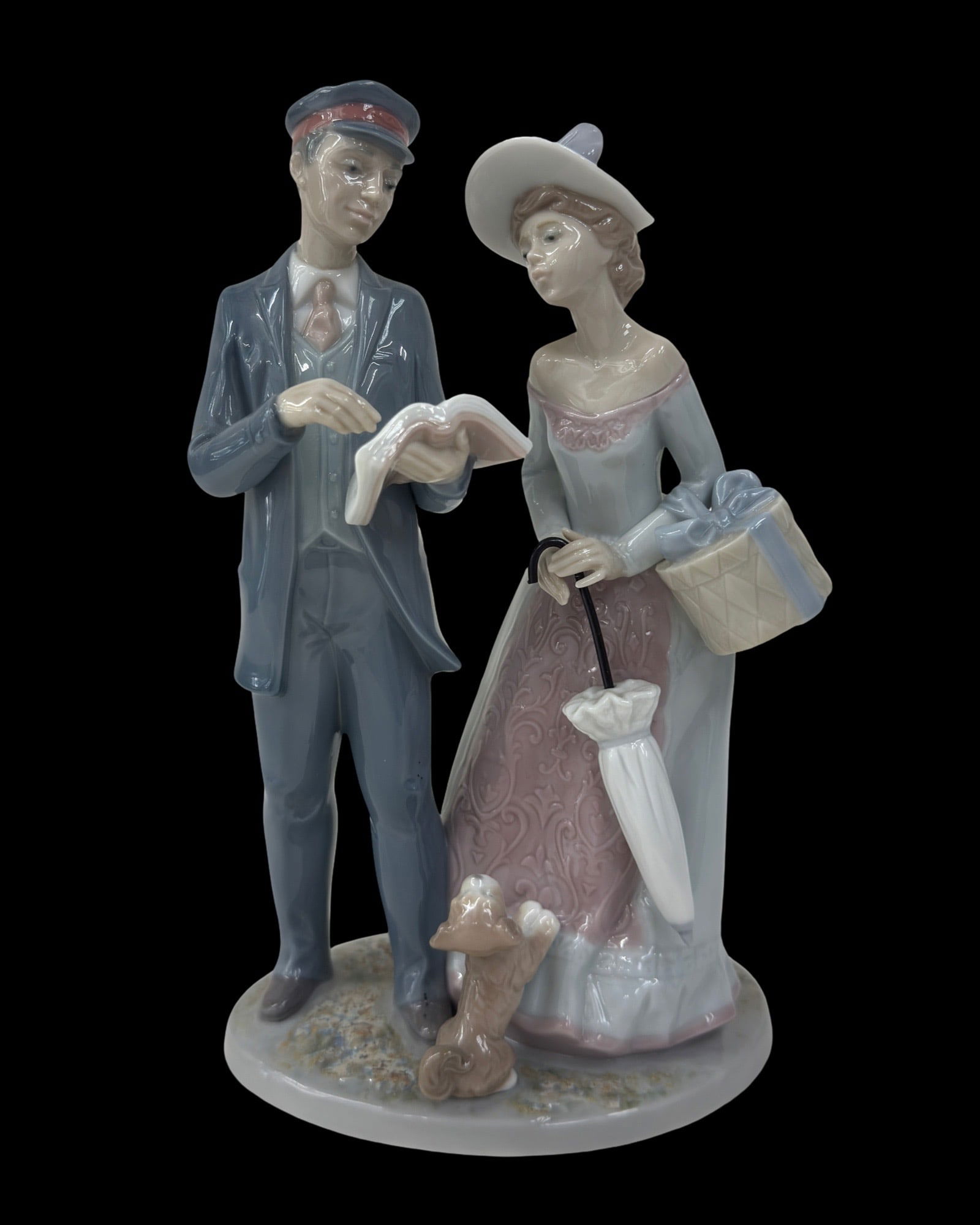 Retired: 2008 STATION MASTER Lladró Item #01008008: Lladro Station Master - 01008008 - A limited edition signed and numbered (63/2000) from a private collection. It is in mint condition with no flawsMeasures 9 x 5 x 4 inches