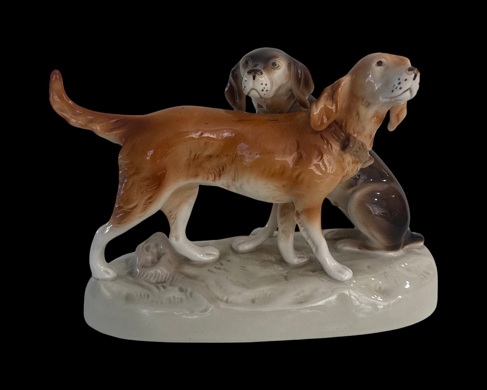 Vintage pair of 2 dogs hunting dogs porcelain figurine: Vintage pair of 2 dogs hunting dogs porcelain figurine Royal Dux made in Szechoslovakia 1960s, measures 8"H X 11"W