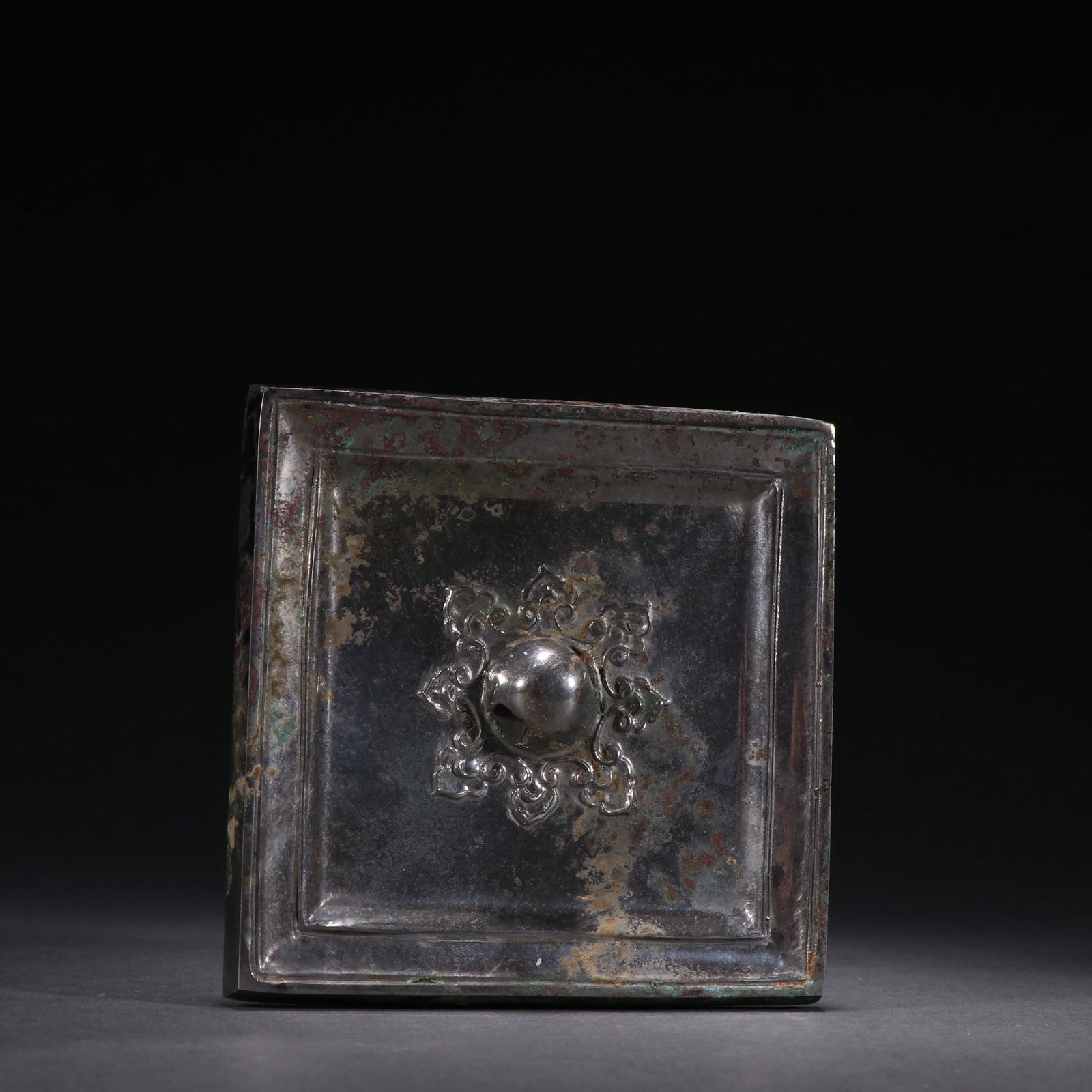 A Fine Bronze Mirror (1 of 9)