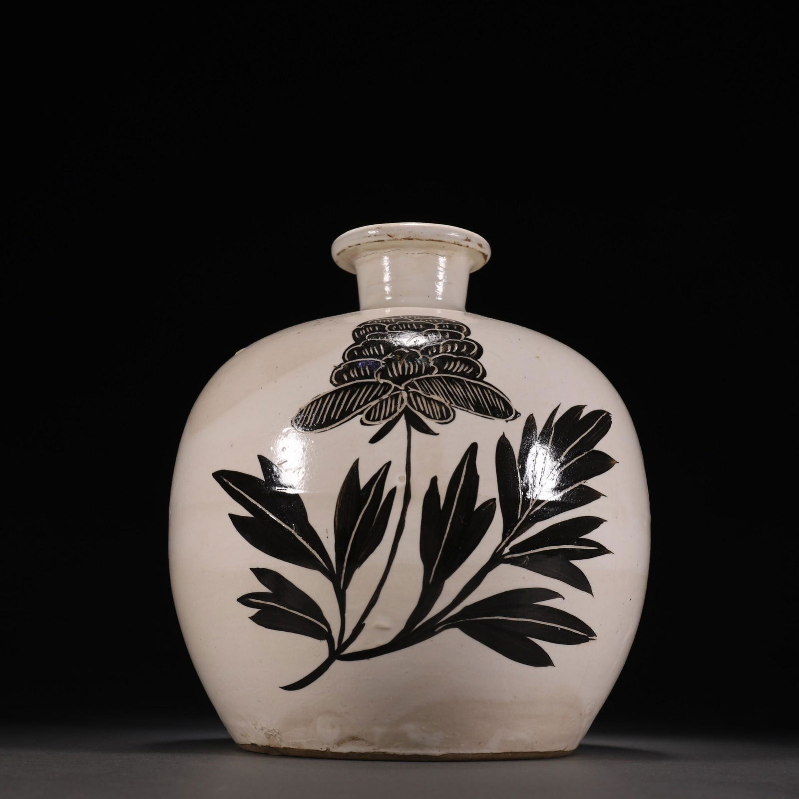 A Rare Cizhou Kiln Jar (1 of 9)