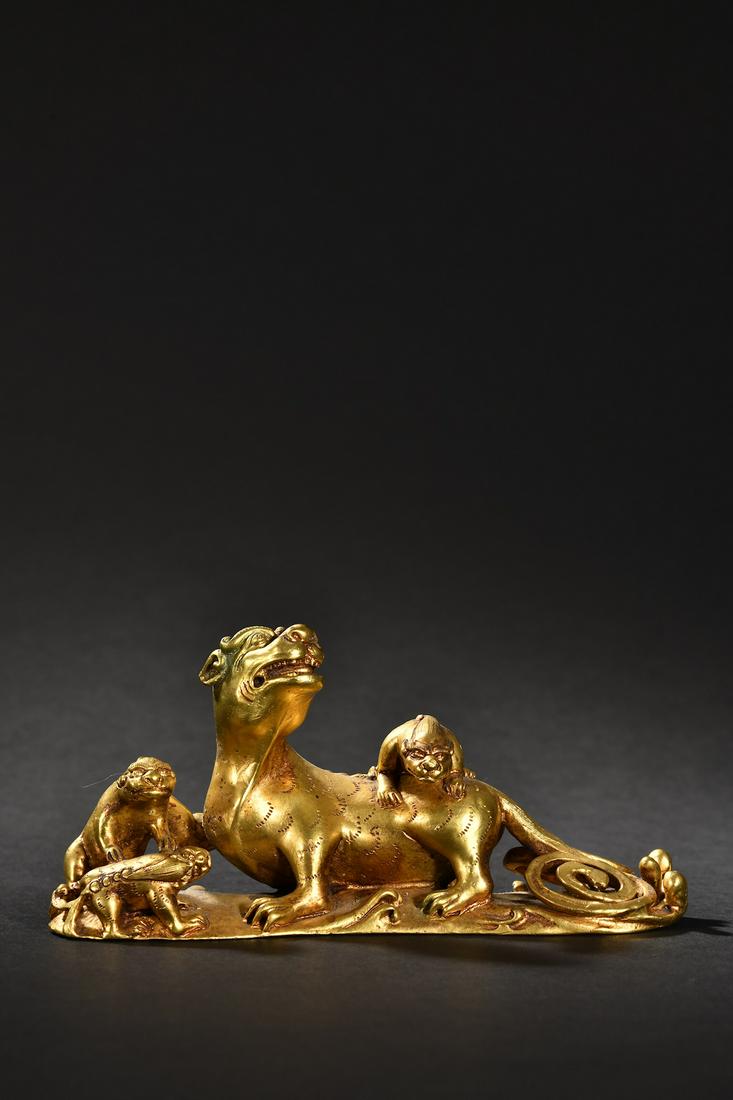 A Delicate Gilt-bronze Beast Penholder (1 of 9)