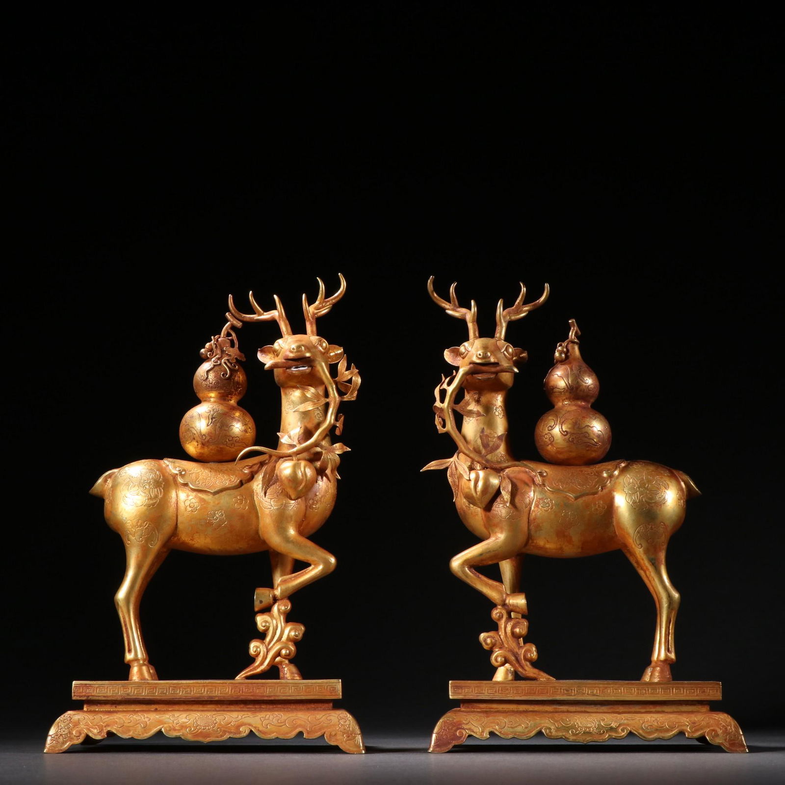 A Pair of Rare Gilt-bronze Deer Ornaments (1 of 9)