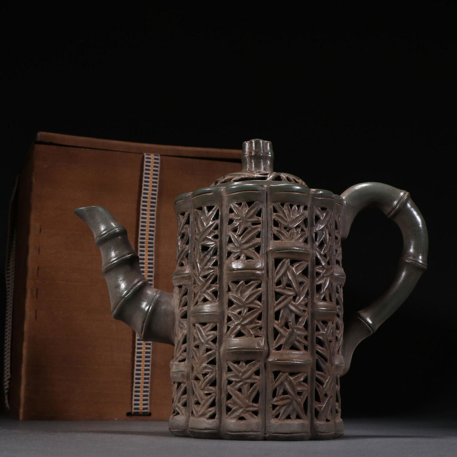 A Fine Zisha 'Bamboo' Teapot (1 of 9)