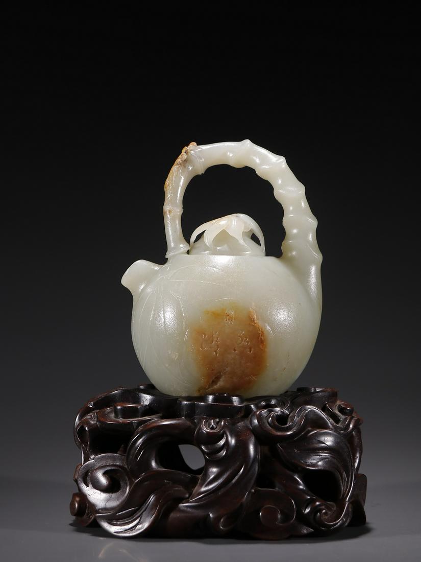 A Top Hetian Jade Lifting Beam Pot Ornament (1 of 9)