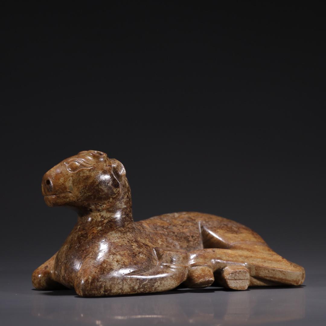 A Fine Jade Carved Beast Ornament (1 of 9)