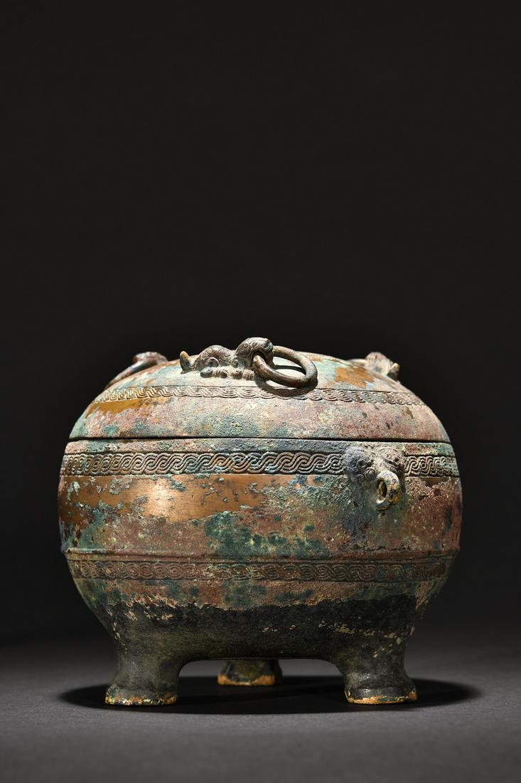 A Very Rare Bronze,Ding (1 of 9)