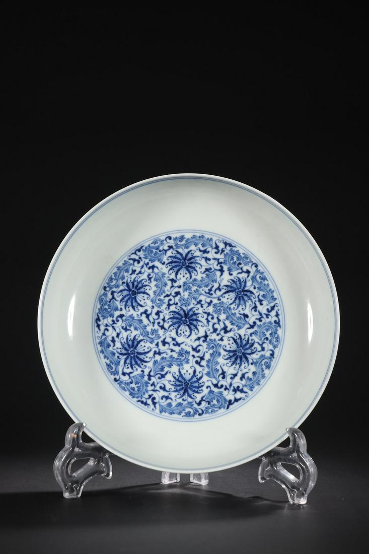 A Fine Blue and White 'Flower' Plate (1 of 9)