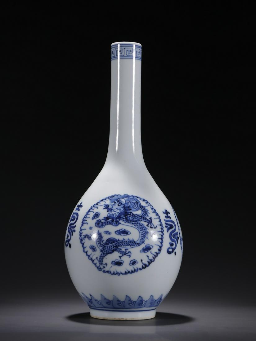 A Rare Blue and White Dragon Pattern Vase (1 of 9)