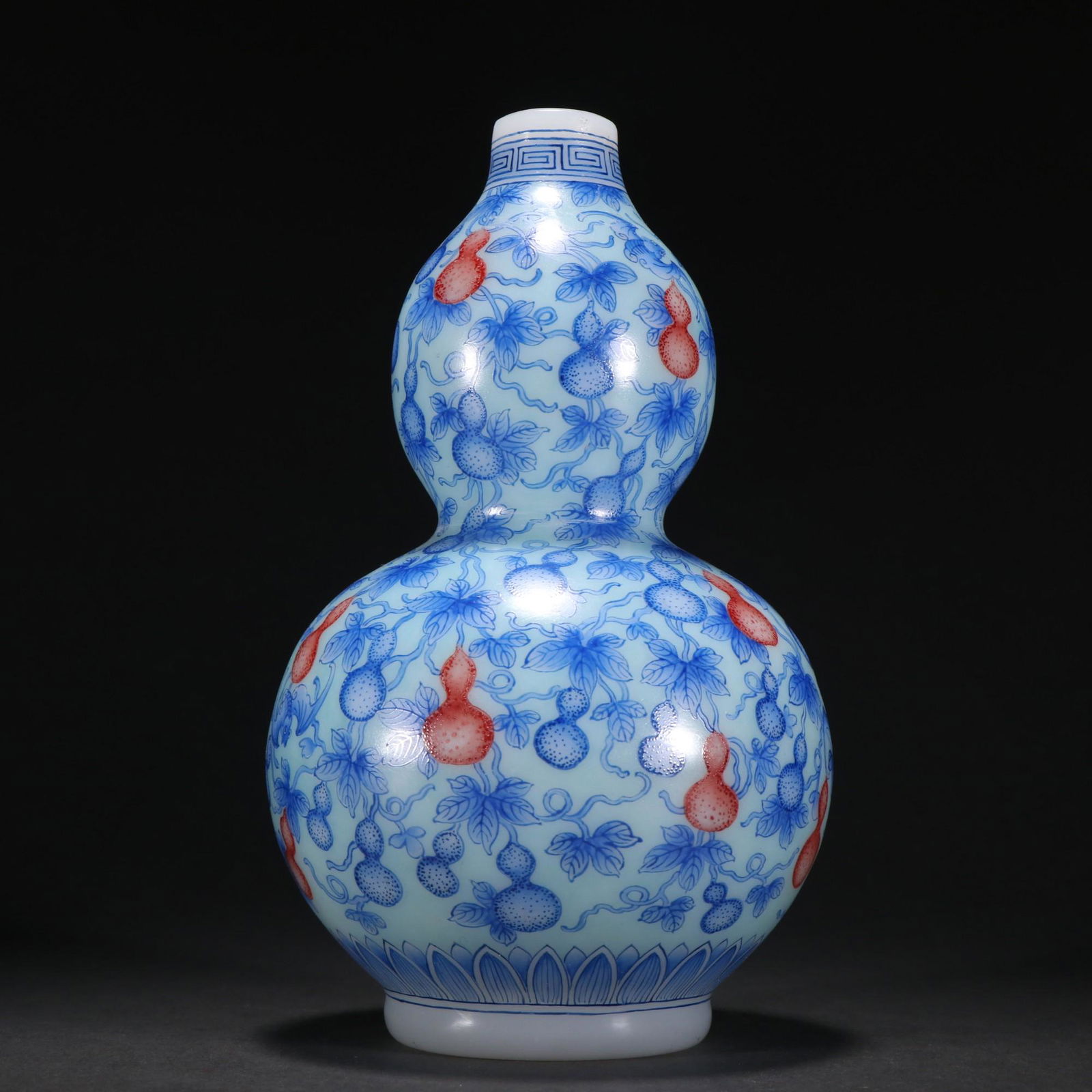 A Fine Glass Gourd Vase (1 of 9)