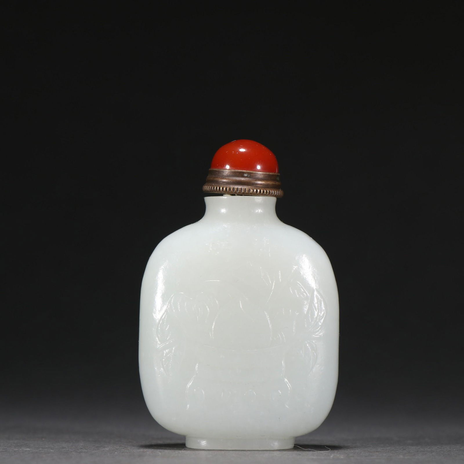 A Fine Hetian Jade Snuff Bottle (1 of 9)