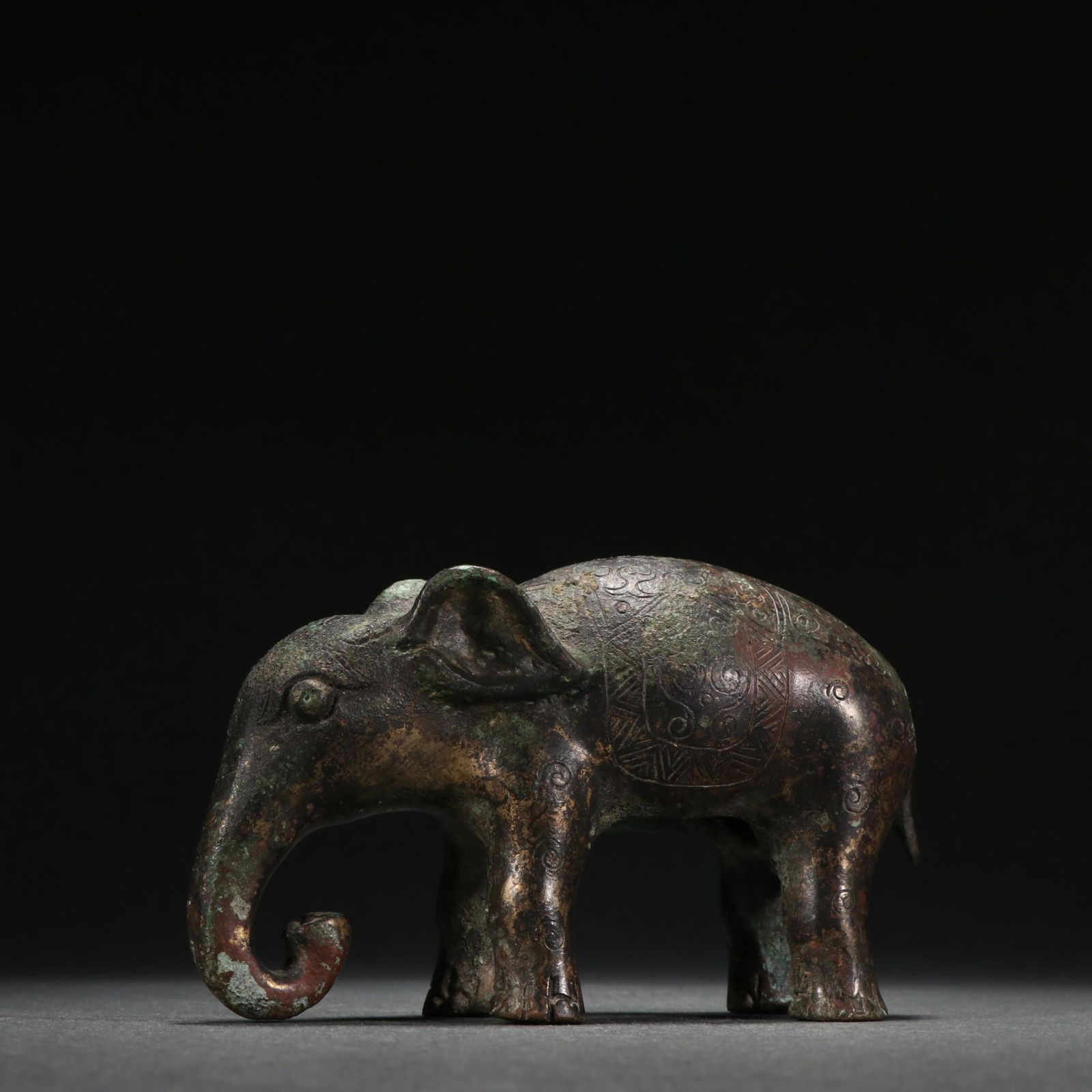 A Fine Bronze Elepant Ornament (1 of 9)