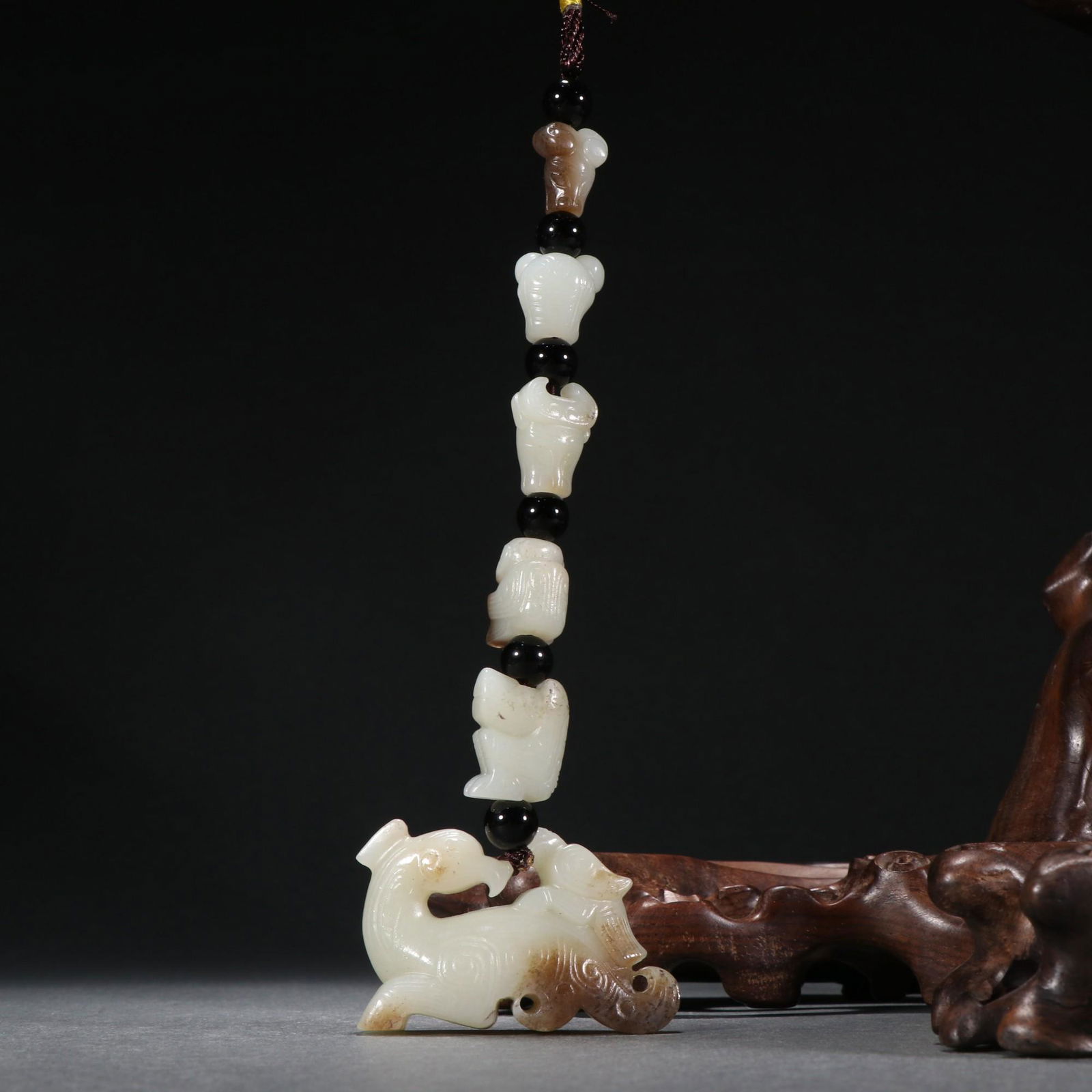 A Fine Hetian Jade Carved Bird Pendant (1 of 9)