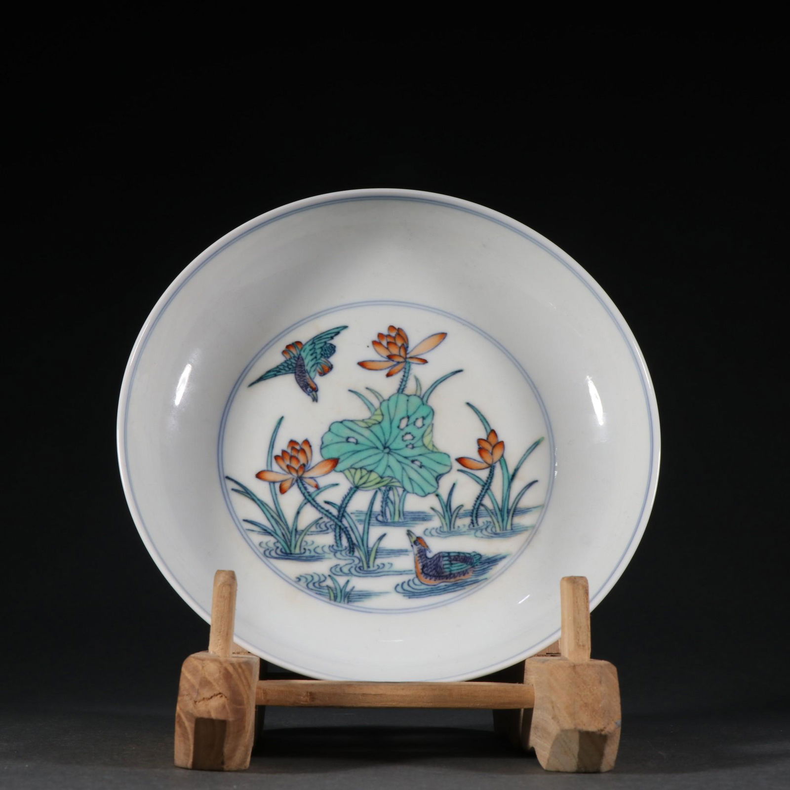 A Rare Wucai Plate (1 of 9)