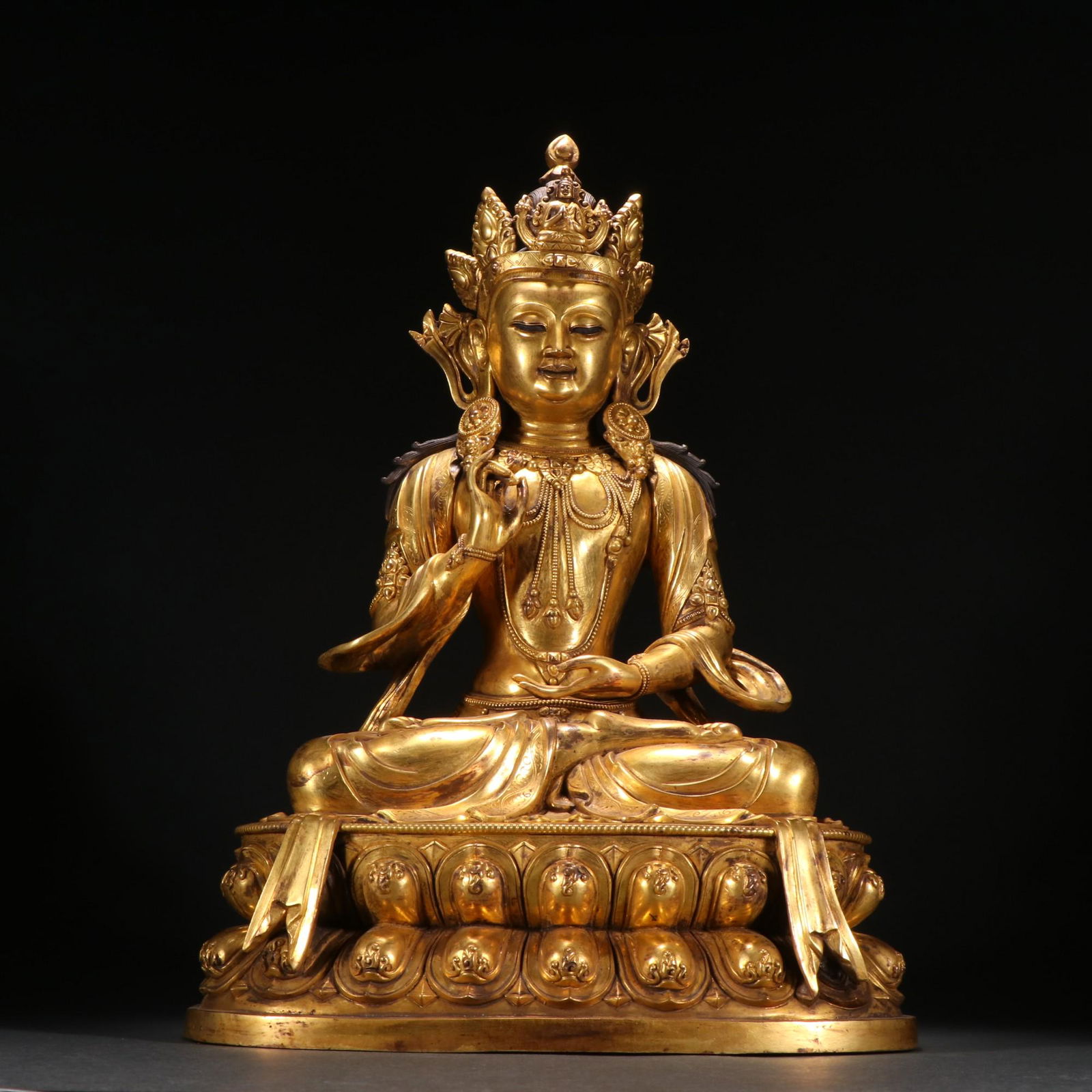 A Fine Gilt-bronze Figure of Buddha (1 of 9)