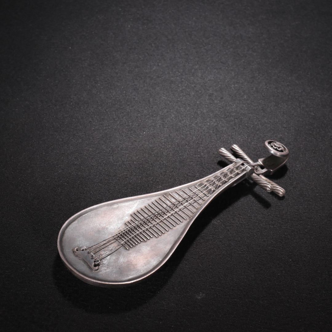 A Rare Silver Carved Lute Ornament (1 of 9)