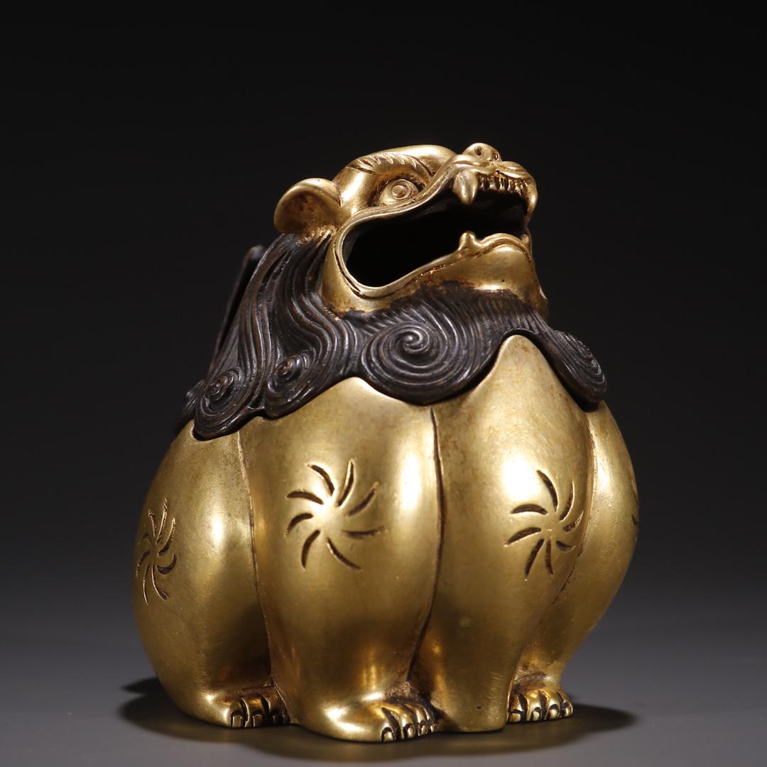 A Fine Gilt-bronze Lion Aromatherapy Stove (1 of 9)