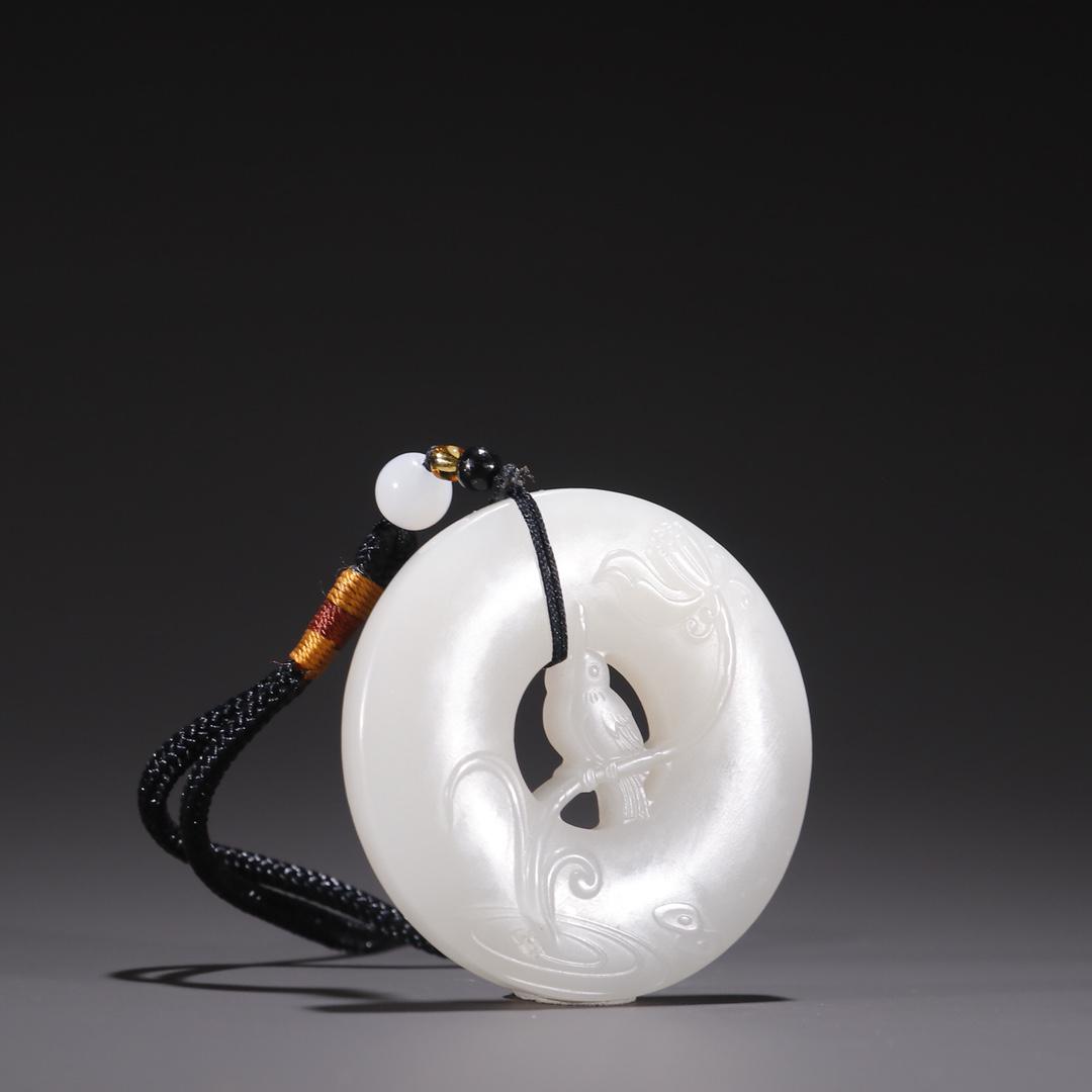 A Fine Hetian Jade Carved Pendant (1 of 9)