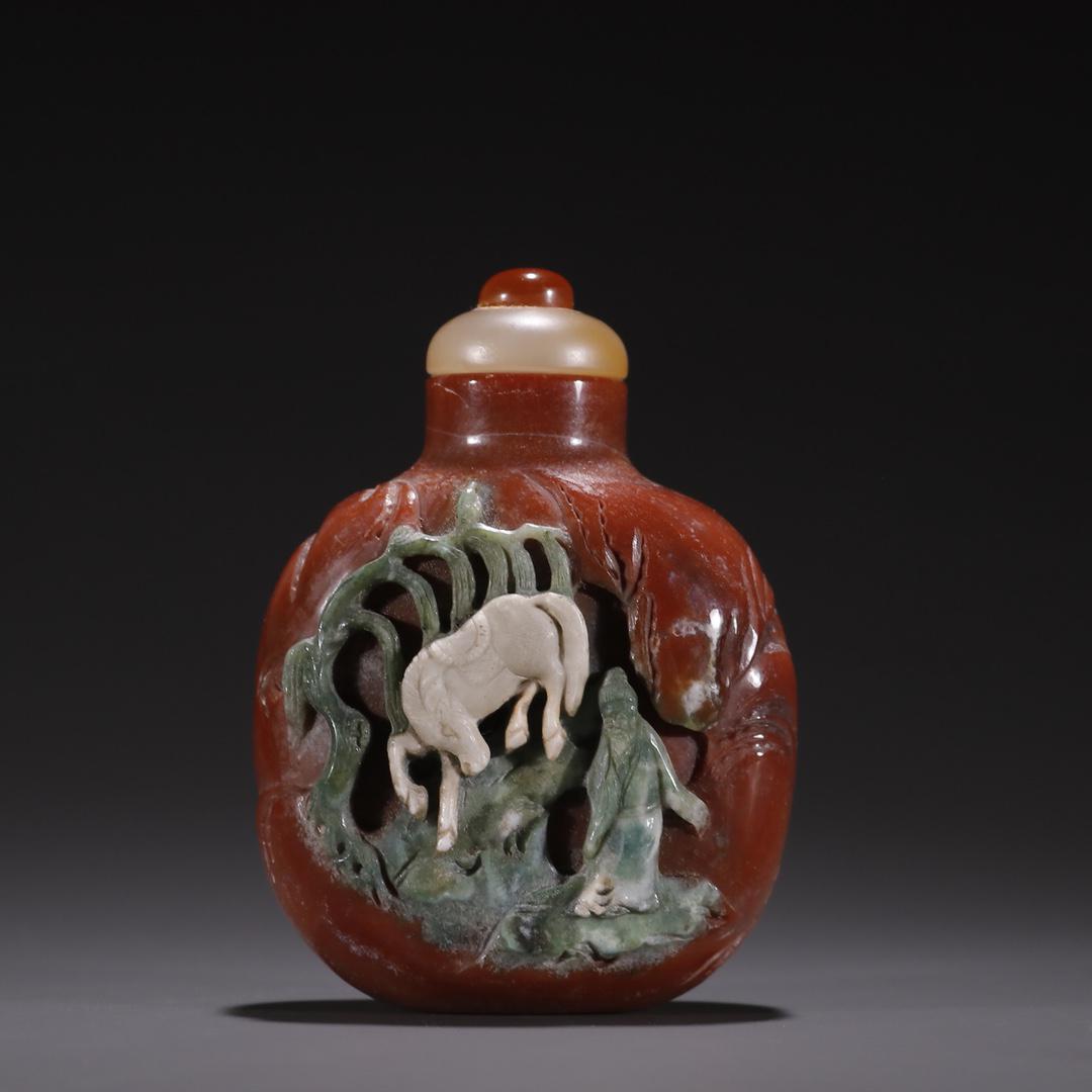 An Unusual Agate Snuff Bottle: An Unusual Agate Snuff Bottle Size:H:8cm L:5.9x3.6cm W:140g (The dimensions of all batches are manually measured.If you need more detailed information, please contact our customer service before biddi