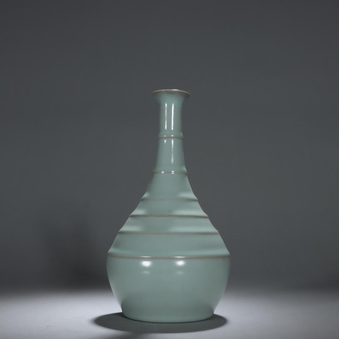 A Fine Jun-yao Vase (1 of 9)