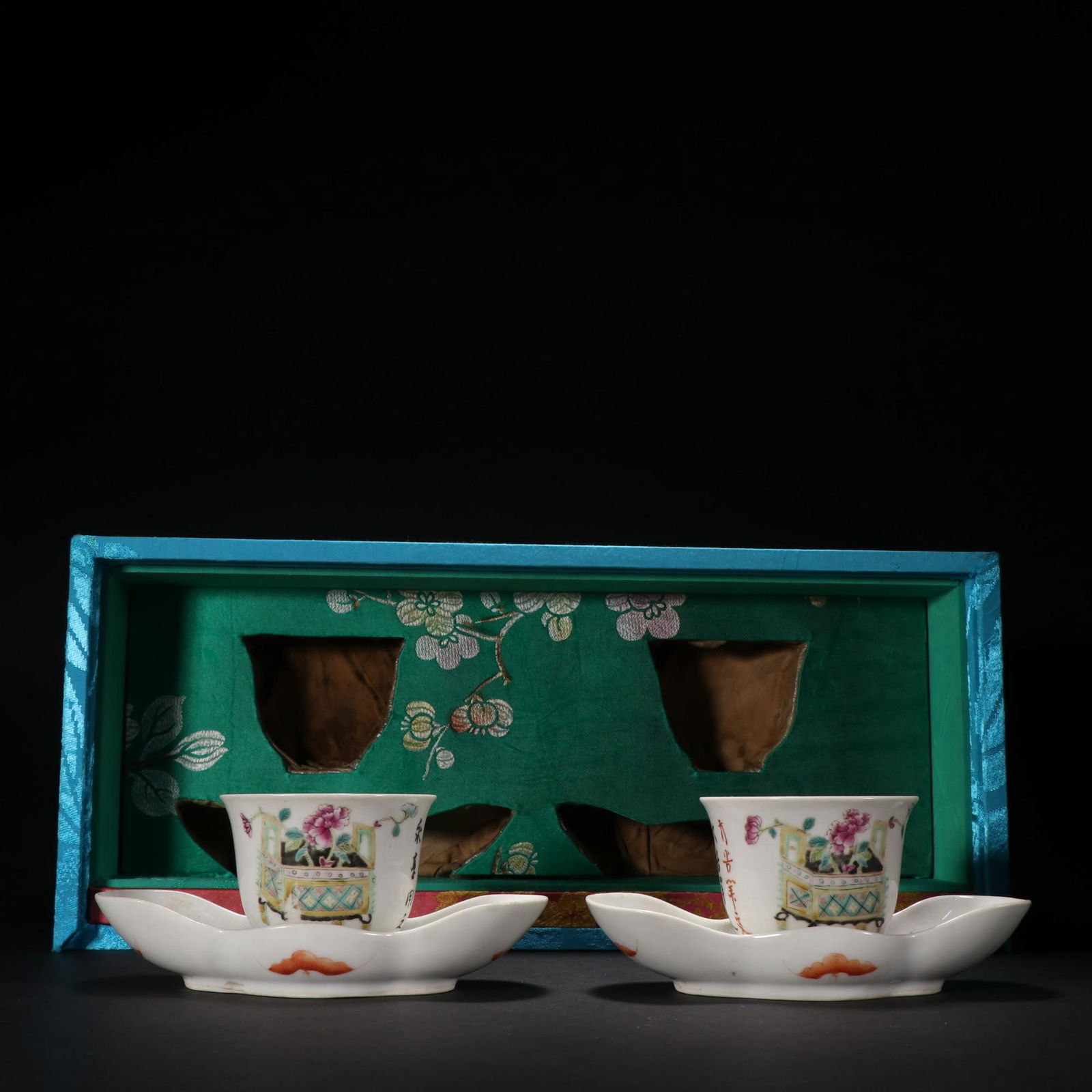 A Pair of Famille-rose Cups (1 of 9)