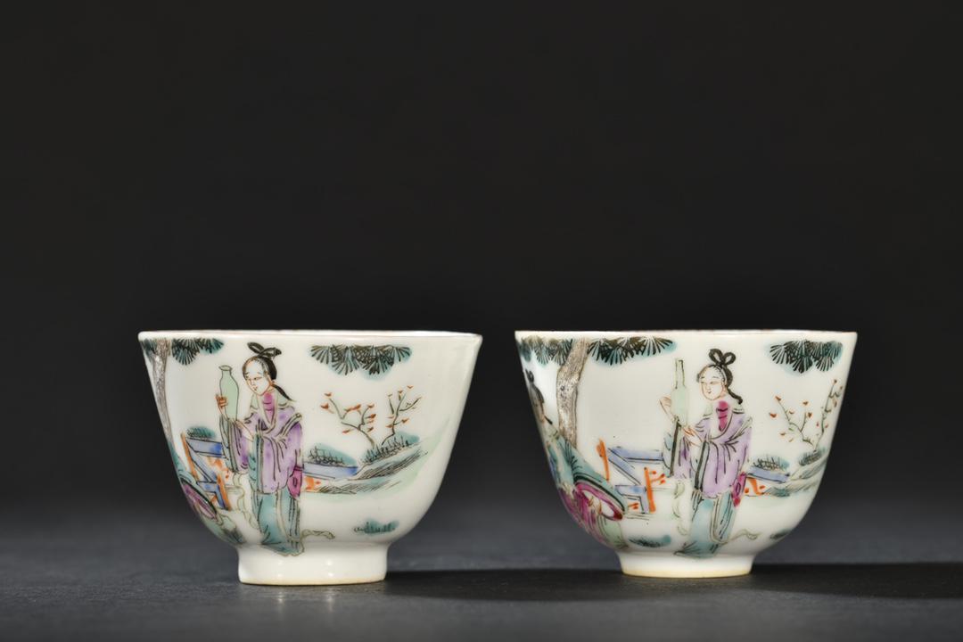A Pair of Fine Famille-rose Figures Cups (1 of 8)