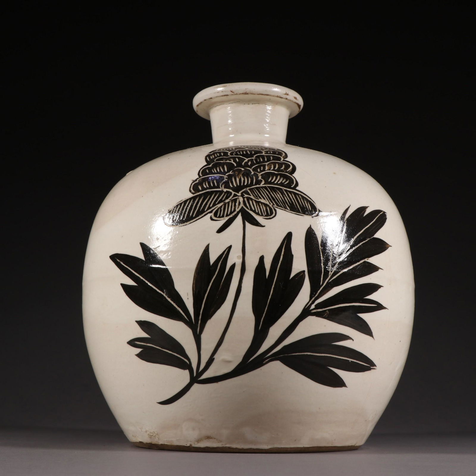 A Fine Cizhou Kiln Pot (1 of 9)