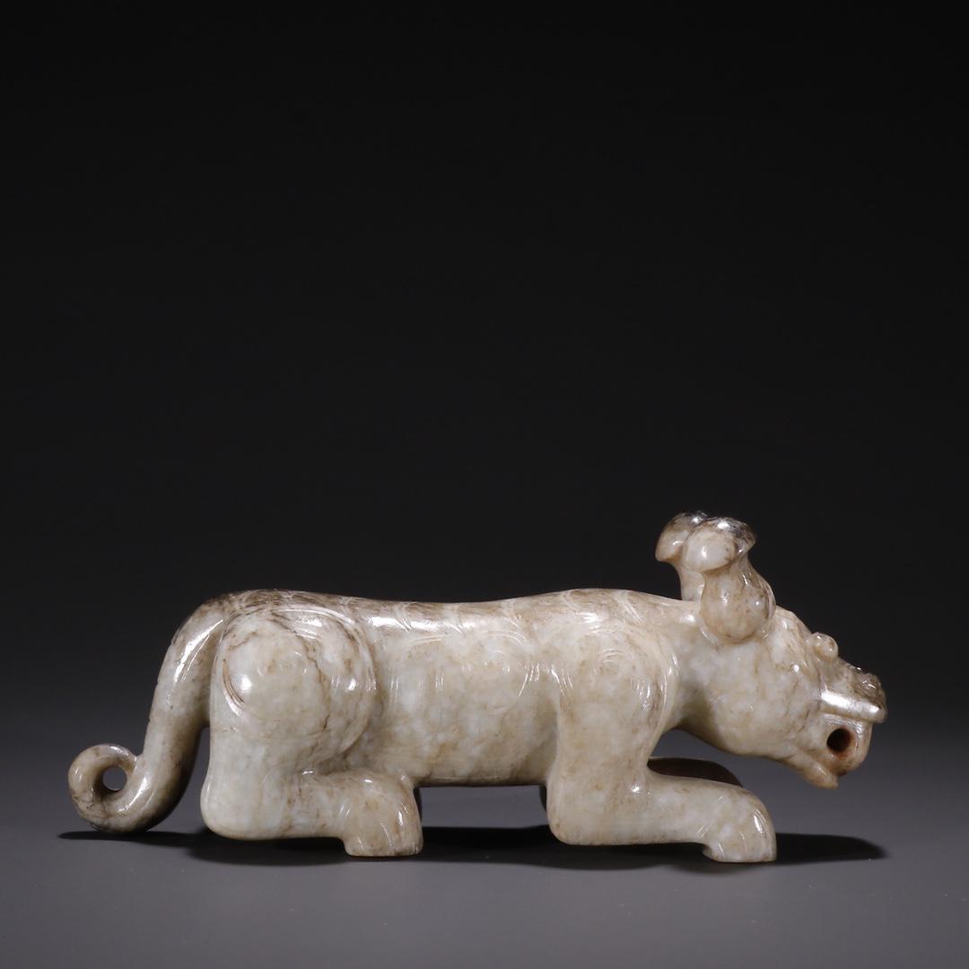 A Fine Jade Carved Beast Ornament (1 of 9)