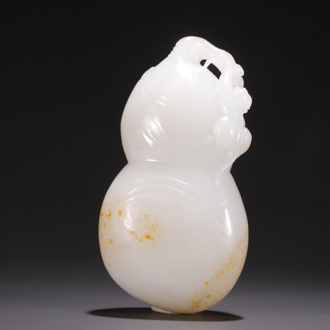 A Rare Hetian Jade Carved Gourd Pendant (1 of 9)
