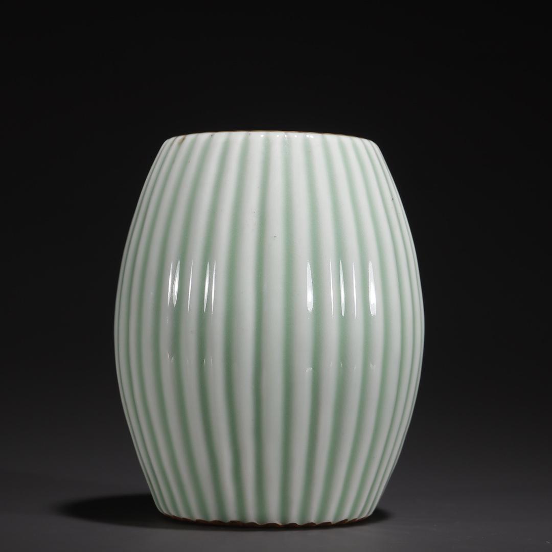 A Rare Bean Green Glazed  Pen Holder (1 of 9)