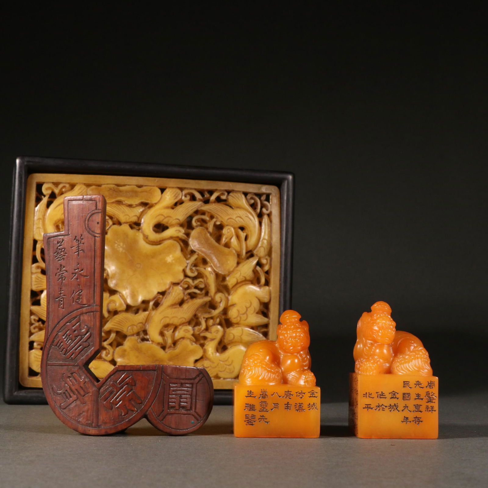 A Pair of Tianhuang Stone Carved Seals (1 of 9)