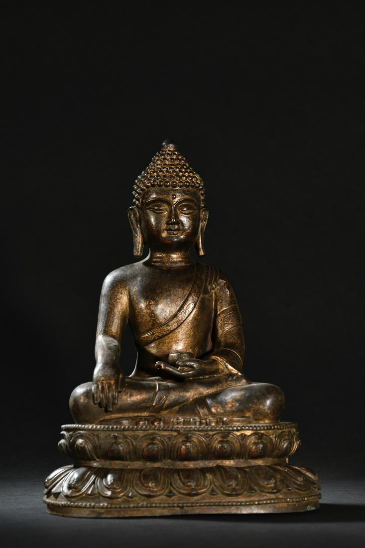 A Fine Bronze Figure of Shakyamuni (1 of 9)