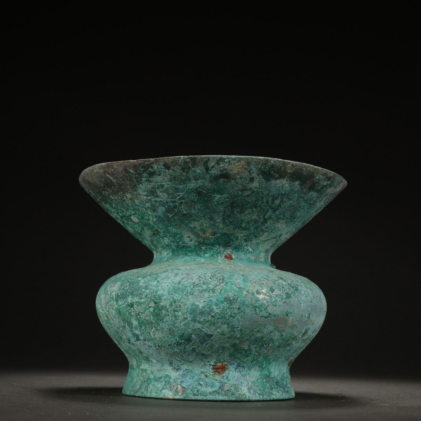 A Rare Bronze Slag Bucket (1 of 9)