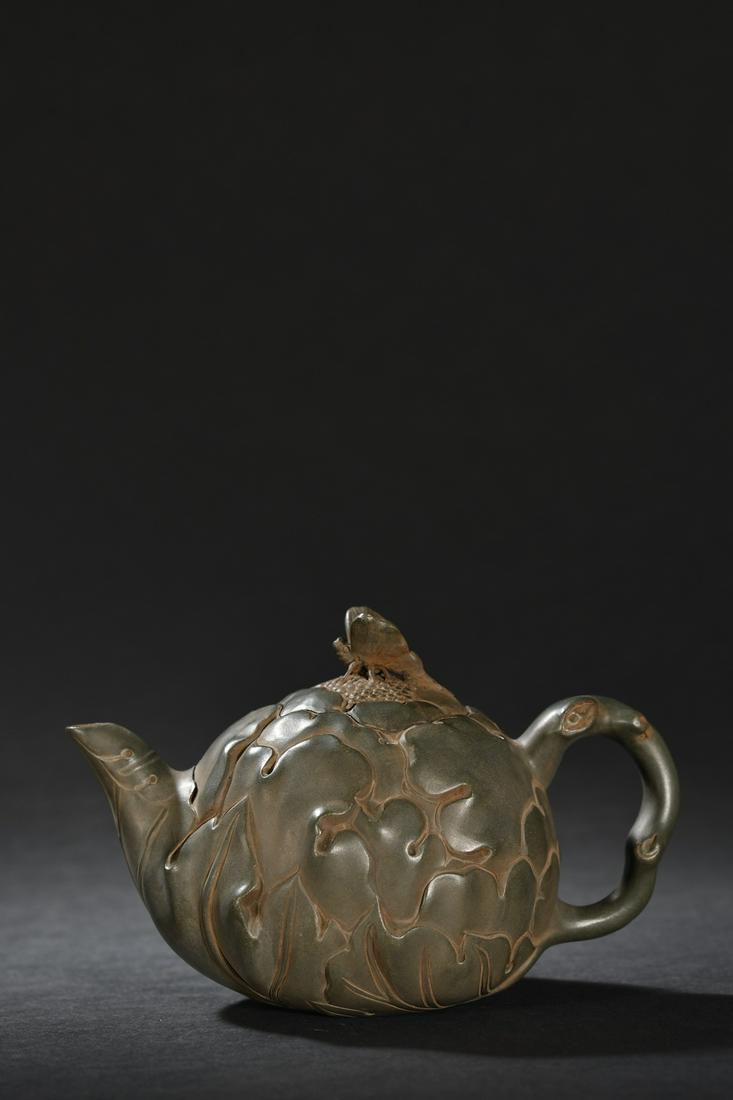 A Fine Zisha Teapot (1 of 9)