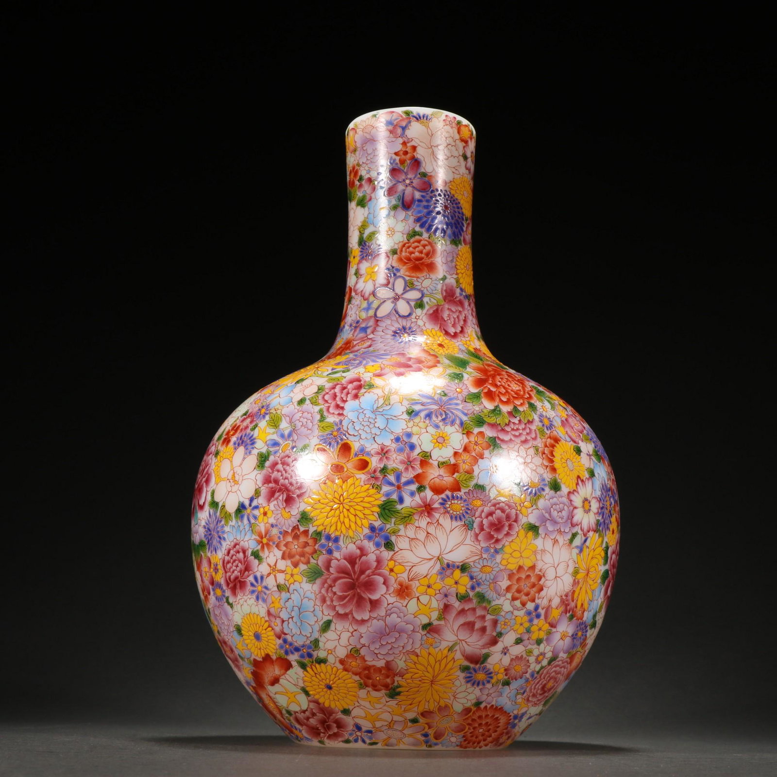 A Fine Glass 'Flowers' Bottle (1 of 9)