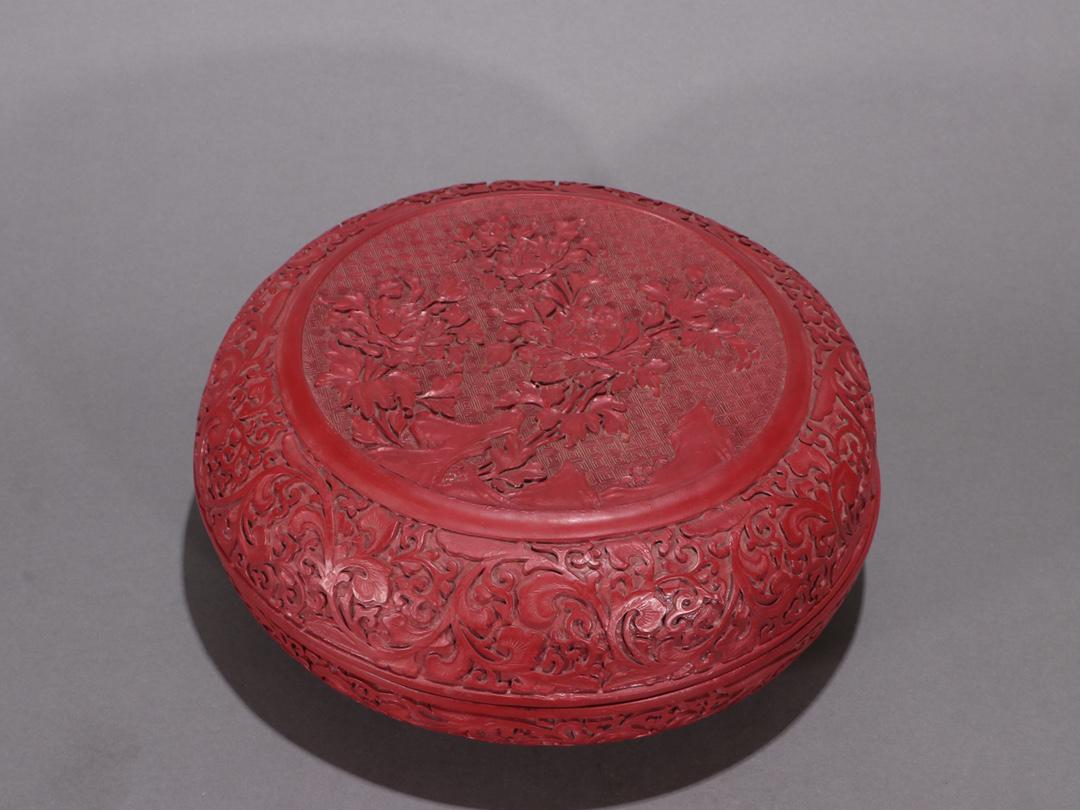 A Fine Carved Cinnabar lacquer Box (1 of 9)