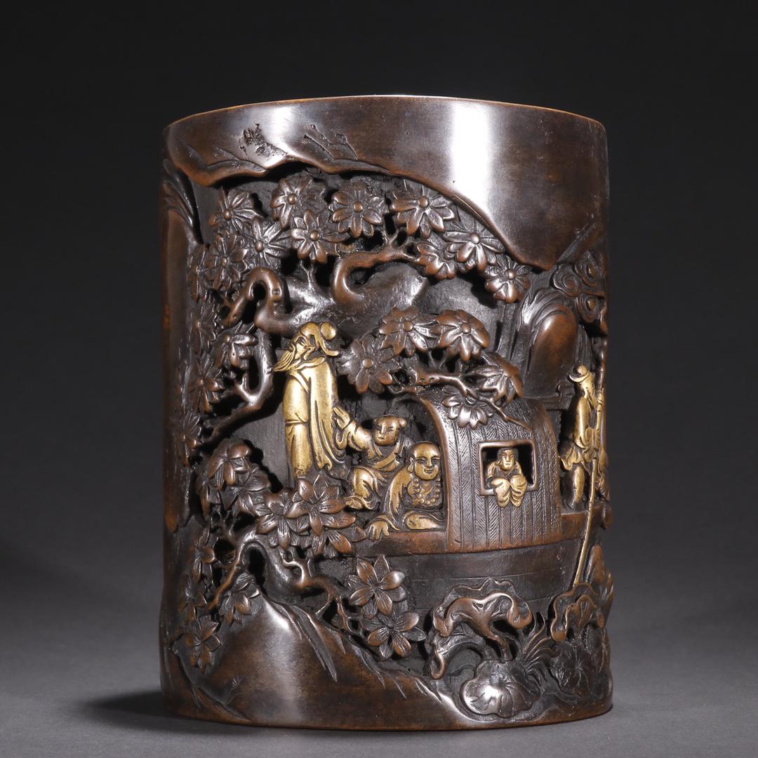 A Fine Gilt-bronze Character Story Pen Holder: A Fine Gilt-bronze Character Story Pen Holder Size:H:16.5cm L:12.7cm W:3478g (The dimensions of all batches are manually measured.If you need more detailed information, please contact our customer ser