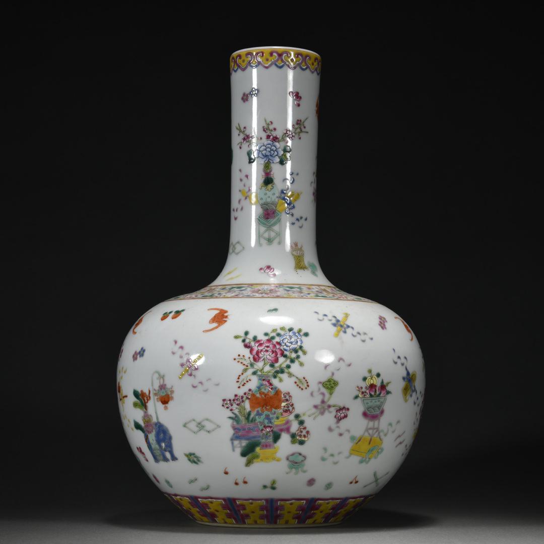 A Fine Famille-rose Celestial Flasks: A Fine Famille-rose Celestial Flasks Size:H:33.5cm L:21cm (The dimensions of all batches are manually measured.If you need more detailed information, please contact our customer service before bidding