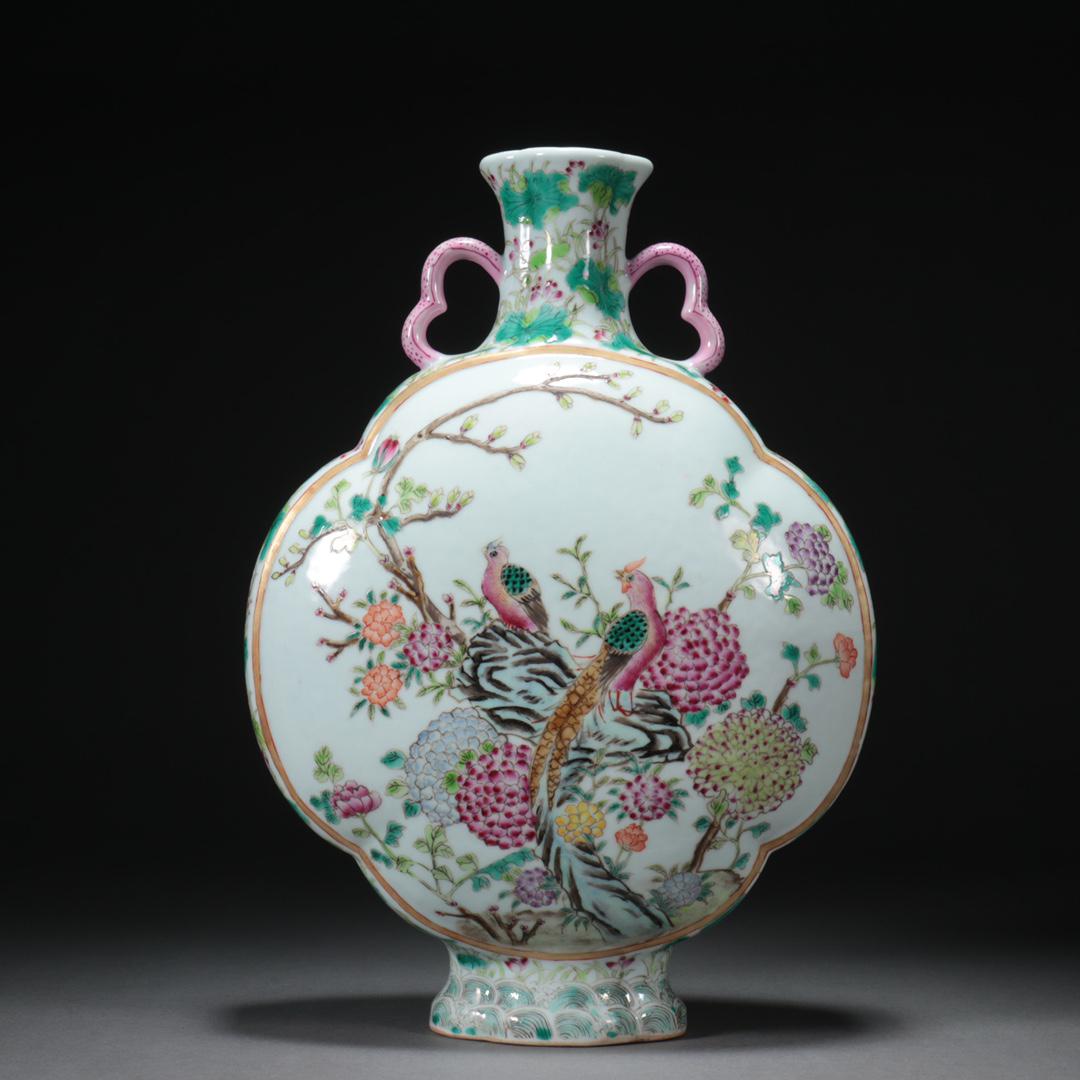An Exquisite Famille-rose 'Flowers and Birds Moon Bottle: An Exquisite Famille-rose 'Flowers and Birds Moon Bottle Size:H:31.5cm L:23cm (The dimensions of all batches are manually measured.If you need more detailed information, please contact our customer se
