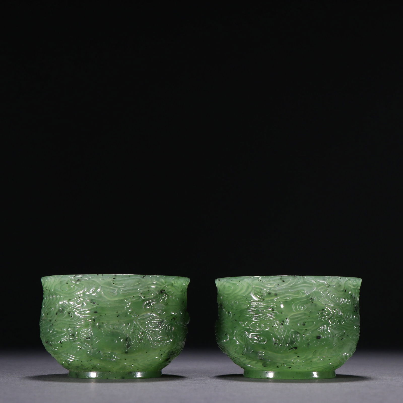 A Pair of Jasper Cups: A Pair of Jasper Cups Size:H:3.6cm L:5.4cm W:111g (The dimensions of all batches are manually measured.If you need more detailed information, please contact our customer service before bidding.)