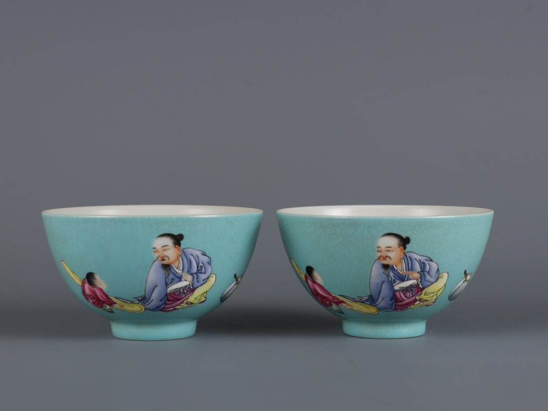 A Pair of Green-Ground with Colors 'Character Story' Cups: A Pair of Green-Ground with Colors 'Character Story' Cups Size: H:5cm Caliber:9.2cm (The dimensions of all batches are manually measured.If you need more detailed information, please contact our custo