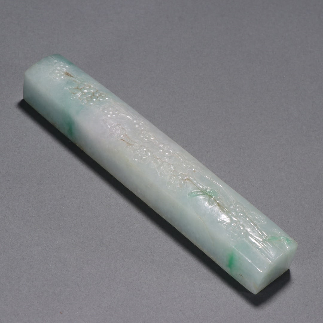 A Precious Jadeite 'Beaming' Paperweight: A Precious Jadeite 'Beaming' Paperweight Size:H:19cm L:3.1cm W:492g (The dimensions of all batches are manually measured.If you need more detailed information, please contact our customer service befo